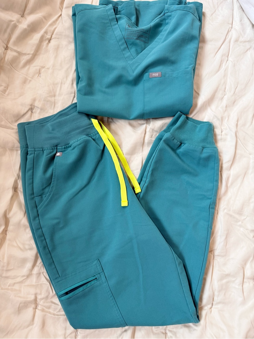 Figs womens Cactus Scrub Set in small top and small joggers